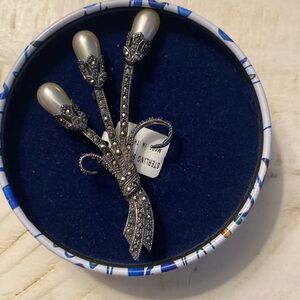 Elegant Silver Brooch with Pearl Accents